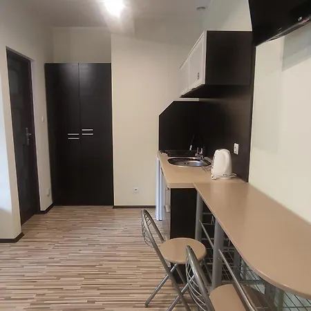 Aparthouse *